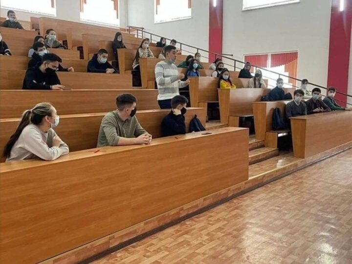 Қарағанды техникалық университеті студенттері арасында екпе туралы кездесу өтті