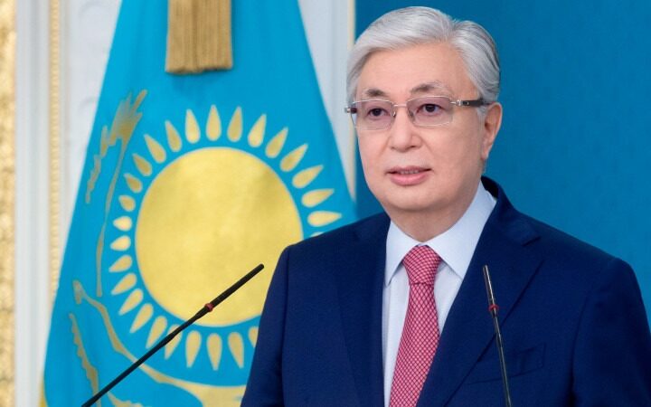 Президент Қасым-Жомарт Тоқаев мемлекеттік қызметшілерді кәсіби мерекесімен құттықтады