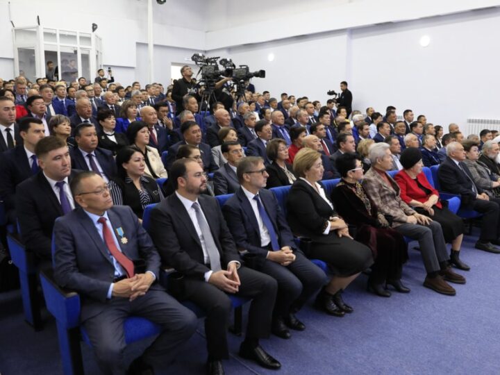 Президент Алматы облысының бір топ азаматына ордендер мен медальдар табыс етті
