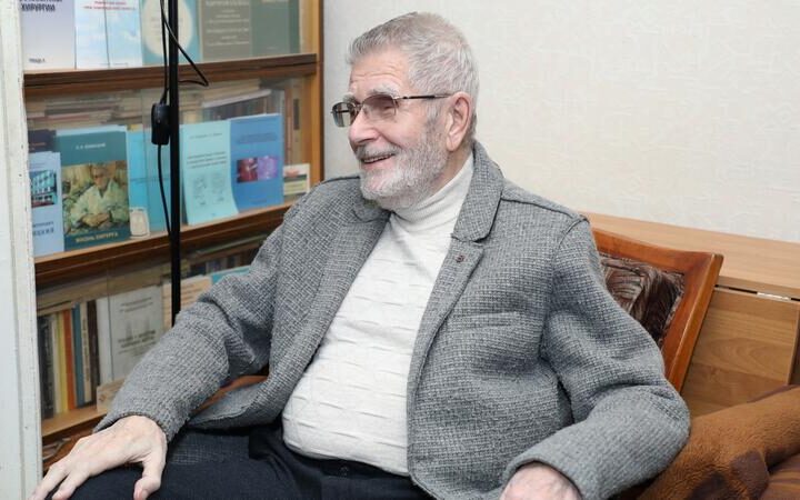 Алтын қолды хирург