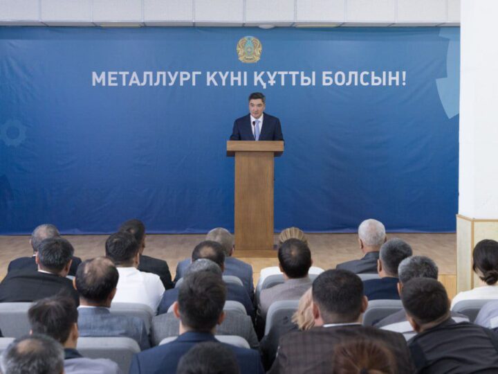 Премьер-министр кәсіби мерекесіне орай металлургтерге Президент атынан мемлекеттік наградалар табыс етті