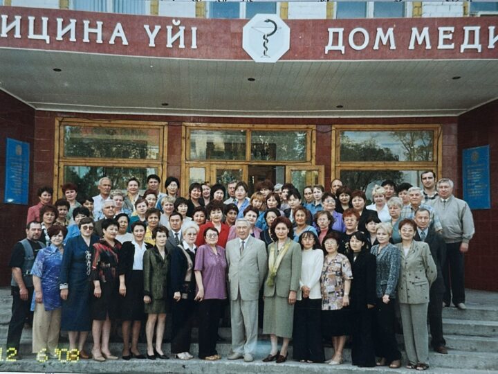 «Ол бәріне жылы сөз таба білді»: санитариялық қызмет ардагері – Серікбай Сәтеков туралы әріптестерден естеліктер
