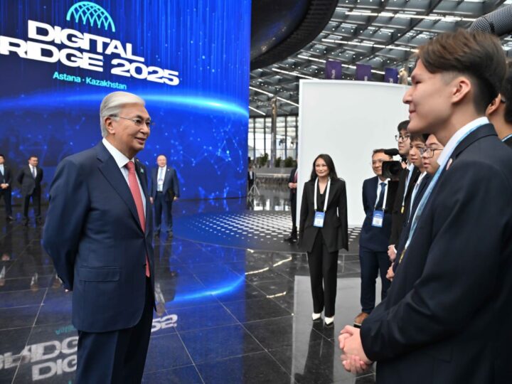 Қасым-Жомарт Тоқаев Бейжіңде жасанды интеллект бойынша өткен халықаралық олимпиада жеңімпаздарымен әңгімелесті