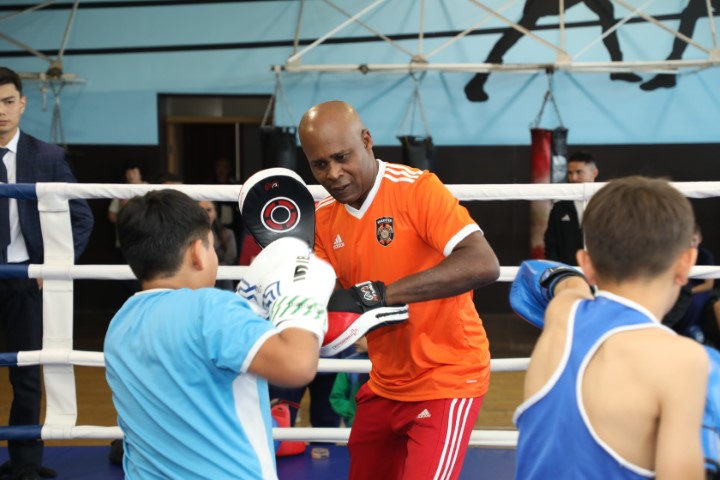 Болашақ бокс жұлдыздарына кубалық шеберден сабақ