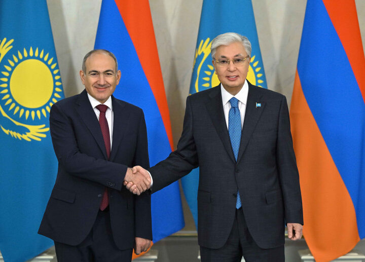Президент Қасым-Жомарт Тоқаев пен Премьер-министр Никол Пашинян келіссөз жүргізді