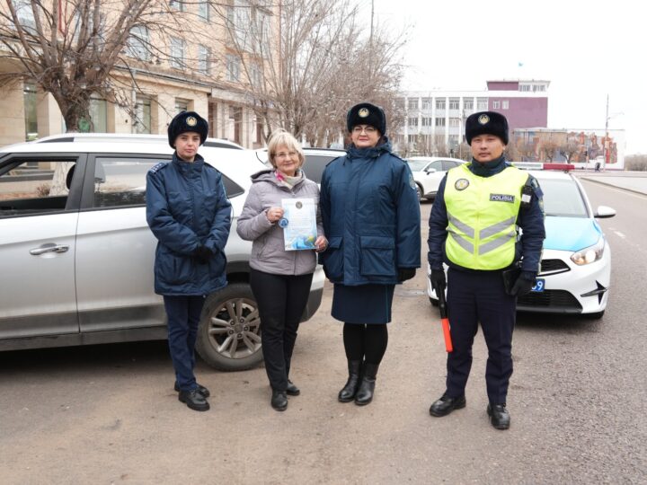 Қарағандыда 30 жыл бойы ереже бұзбаған жүргізуші марапатталды