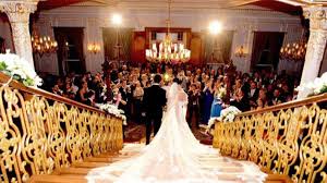 Той мәдениетіне түзету: Мәжіліс депутаттары әдепсіз әзілдерге тыйым салуды ұсынды