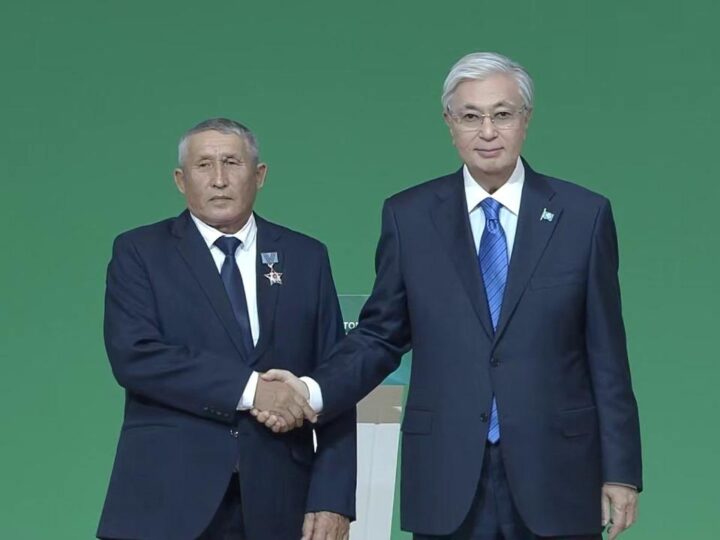 Әкім аппараты Қызметі Құжаттар Баспасөз орталығы Байланыс ақпараты Хабарландыру  Президент Қарағанды облысының ауыл шаруашылығы ардагерін марапаттады