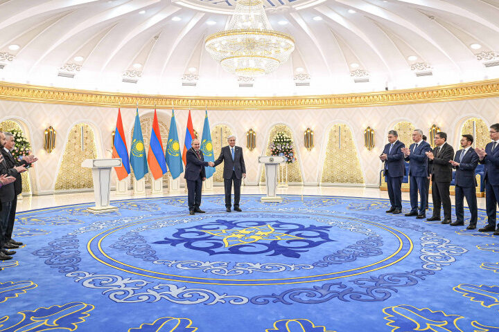 Мемлекет басшысы Армения Премьер-министрін «Алтын Қыран» орденімен марапаттады