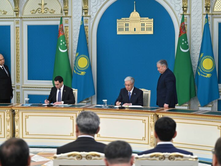 Мемлекеттер басшыларының қатысуымен ресми делегация мүшелері мынадай үкіметаралық және ведомствоаралық құжаттарды алмасты