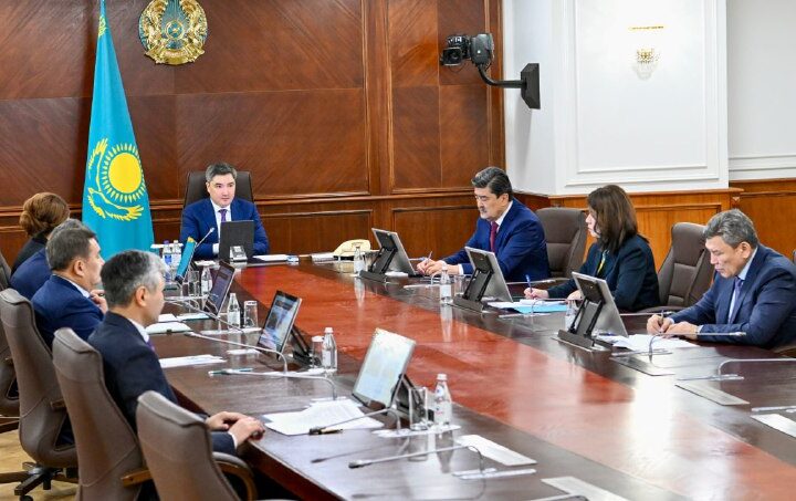 Президенттің «Таза Қазақстан» бастамасы: Премьер-министр мемлекеттік органдардың жұмысын бақылауға алды