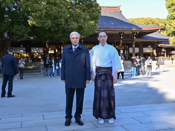 Қасым-Жомарт Тоқаев Мейджи Джингу ғибадатханасын аралап көрді