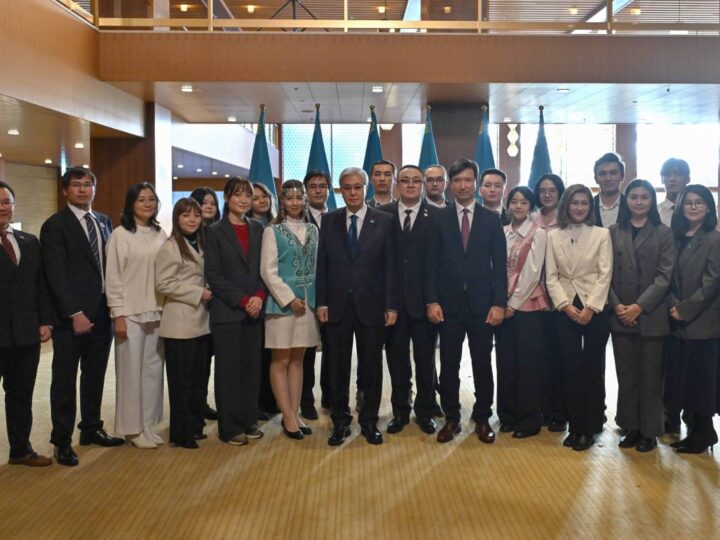 Мемлекет басшысы Жапонияда тұрып жатқан қазақстандықтармен кездесті