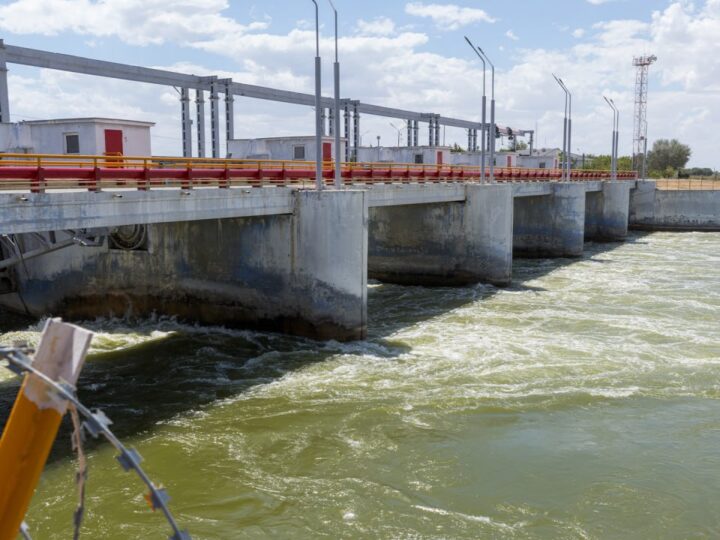 Қазақстанда ирригациялық арналарды механикалық тәсілмен тазарту қарқыны жылына 1,5 мың шақырымға дейін артты: Үкіметтің бір жылдағы жұмыс қорытындылары туралы