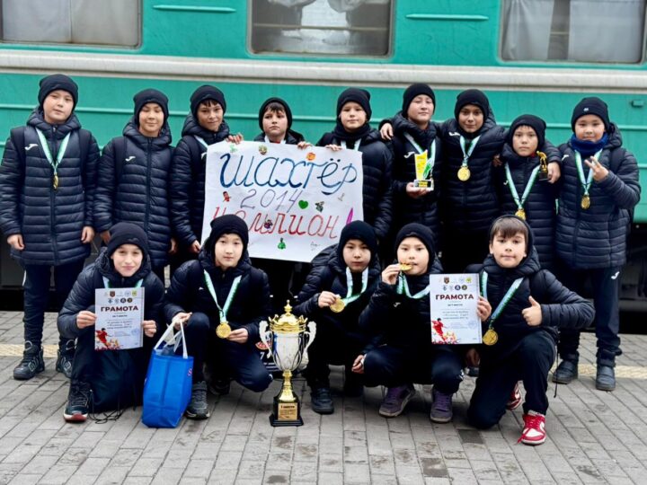 Жеңіспен оралған жас футболшылар