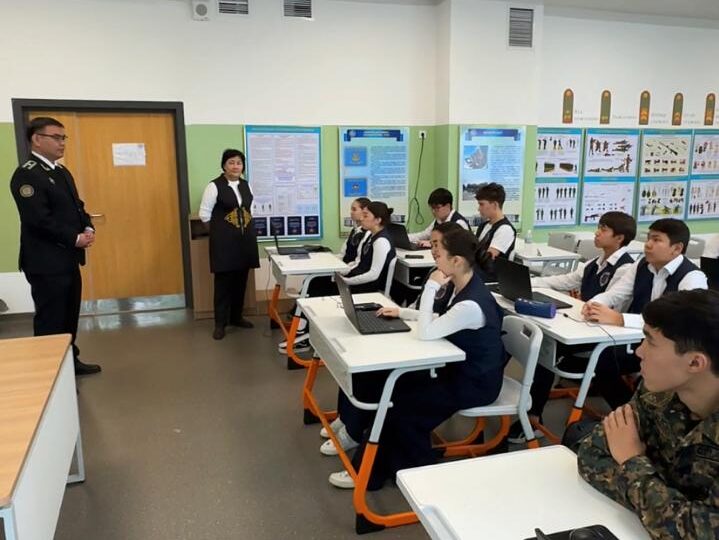 «Заң және тәртіп»: елордалық оқушылар арасында «Qarzhy Saqshysy» ойыны өтіп жатыр