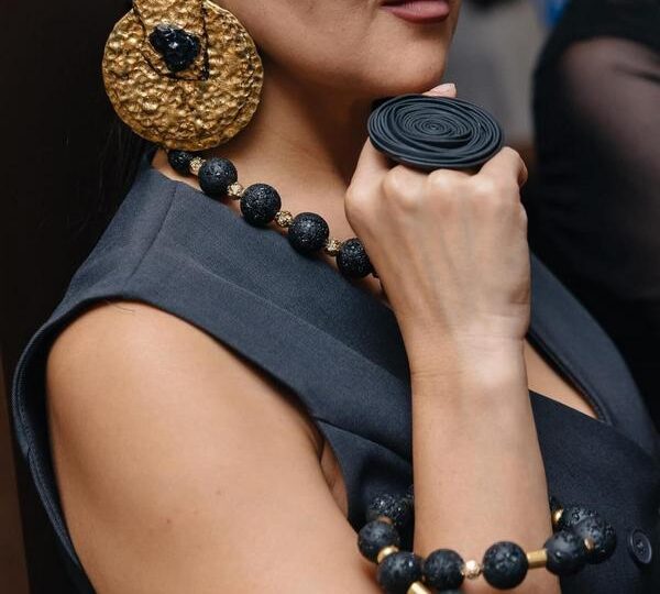 Көмірді өнерге айналдырған шебер