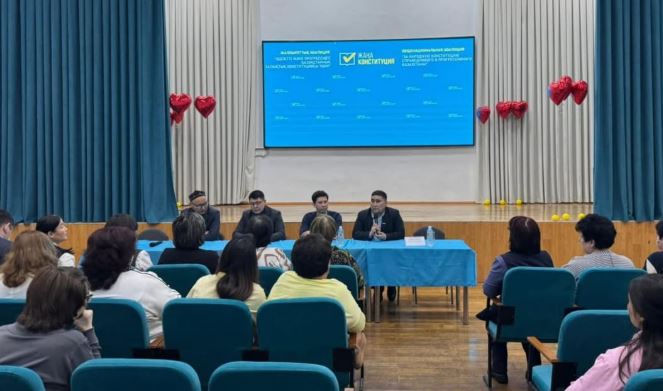 Теміртауда №17 мектепте Конституция жобасы талқыланды