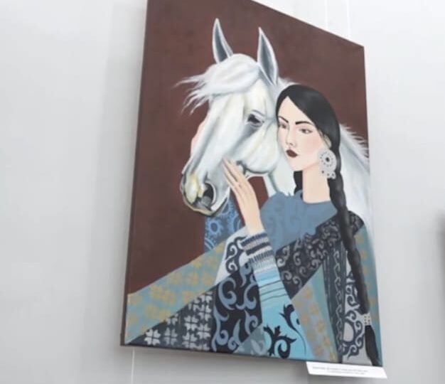 «Әйел – өмір көркі»: Қарағандыдағы мерекелік көрме көрерменді шабытқа бөледі