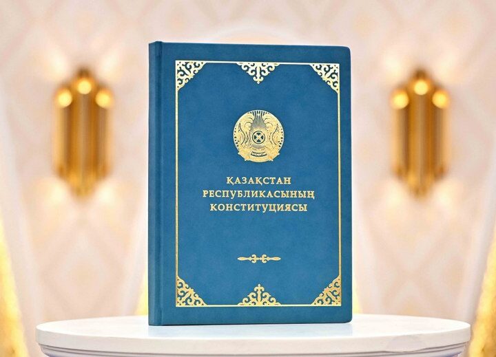Президент Қазақстанның жаңа Конституциясын іске асыру туралы Жарлыққа қол қойды