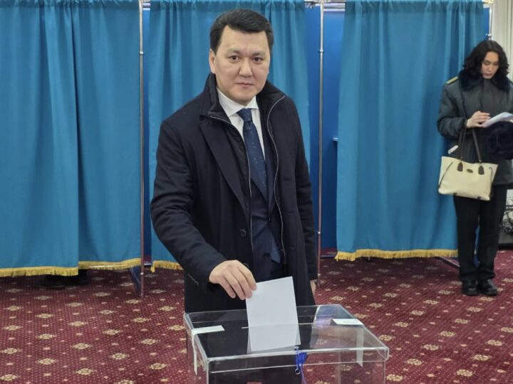 Қазақстандықтар елдің болашағы қандай болатынын шешіп жатыр — Ерлан Қарин