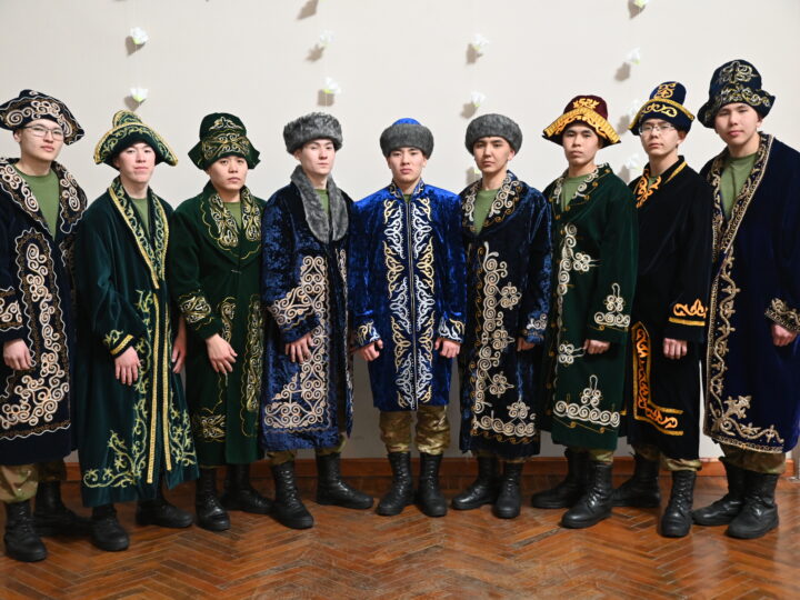 Сарбаздар дәстүр мен мәдениетті дәріптеді