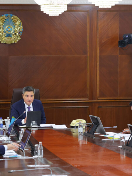 Олжас Бектенов Президент тапсырмаларын орындау аясында «Деректерді өңдеу орталықтары алқабы» жобасын жүзеге асыру жөнінде кеңес өткізді