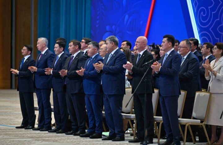 Қасым-Жомарт Тоқаев: «Жасанды интеллект технологияларының көз ілеспес жылдамдықпен дамуы жаһандық экономикаға ықпал ететін іргелі факторға айналып үлгергенін көріп отырмыз»