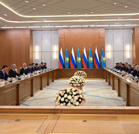 Қазақстан мен Ресей президенттері кеңейтілген құрамда келіссөз жүргізді