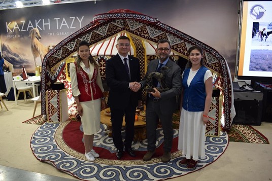 Қазақы тазы Болоньяда өткен World Dog Show 2026 көрмесінде салтанатты түрде таныстырылды