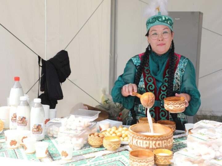 Әкім аппараты Қызметі Құжаттар Баспасөз орталығы Байланыс ақпараты Облыста жасалған Тұрғындарға  Қарқаралы қымыз бен дала дәстүрлерінің ордасына айналды