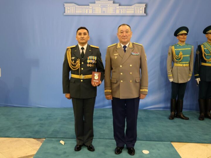 Қорғаныс министрі Ұлттық қорғаныс университетінің түлектеріне дипломдар табыстады