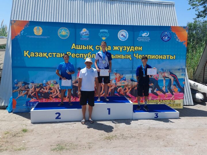 Қарағандылық жүзушілер ел чемпионатында топ жарды