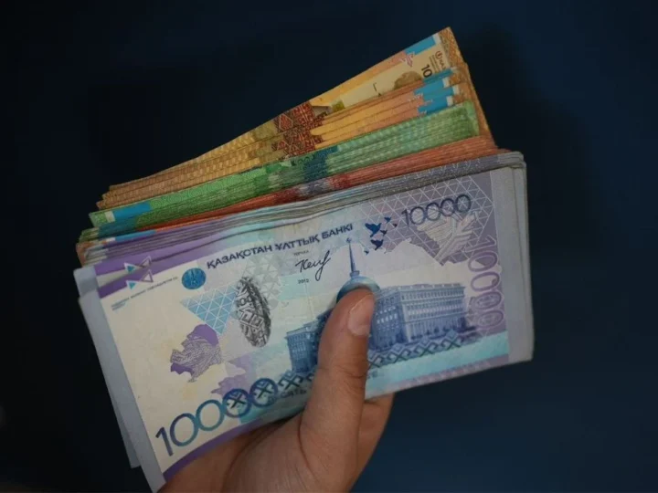 Ең төменгі жалақыны көтеру мәселесі талқылану үстінде
