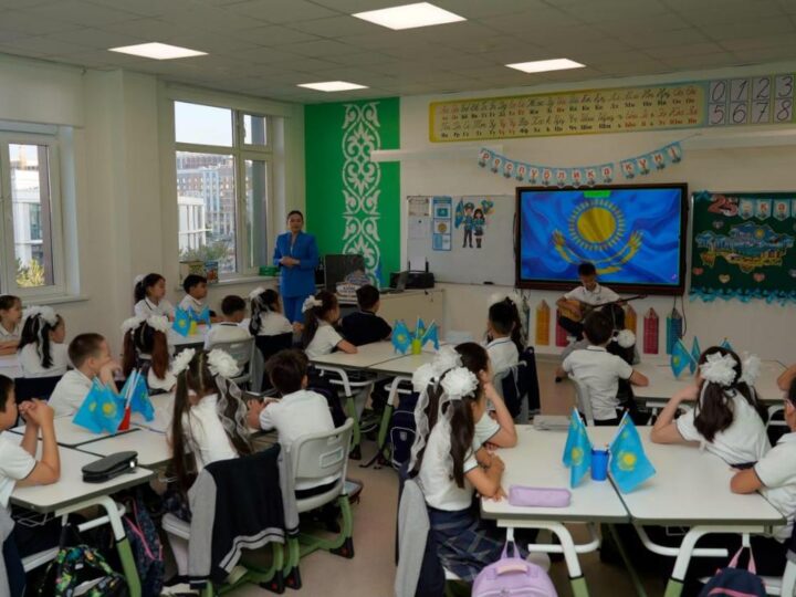 Астананың барлық мектебінде Республика күніне арналған сынып сағаттары өтті