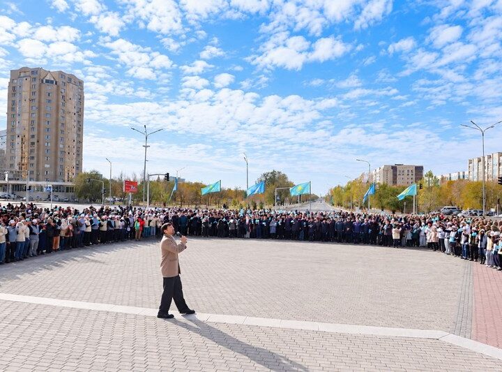 Көк байрақ астында – бір ел, бір жүрек